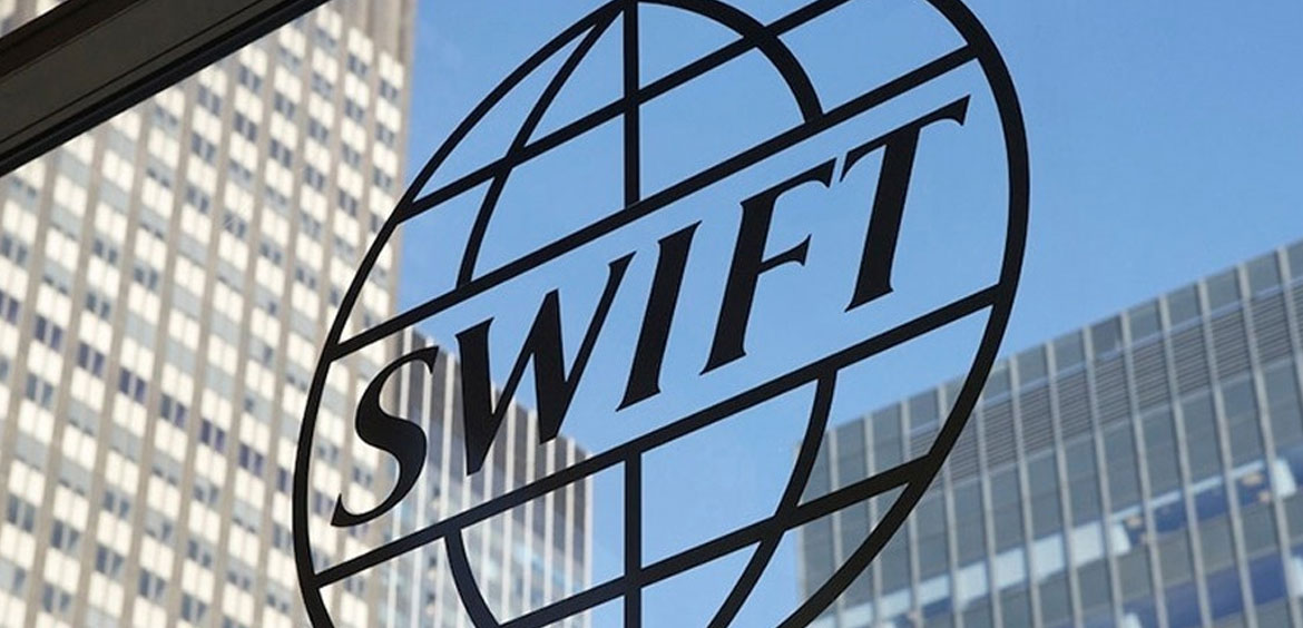 Власти допускают отключение России от SWIFT
