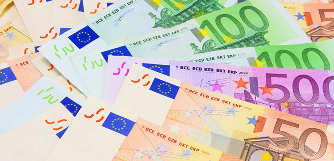 ЕС запрещает поставлять в РФ банкноты евро