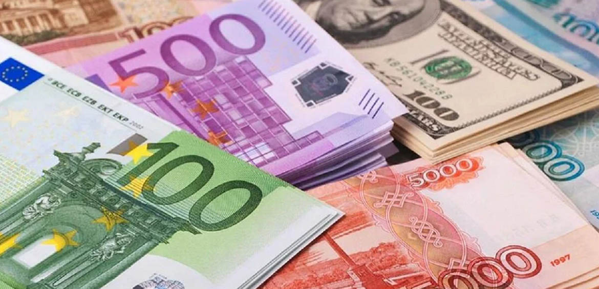 ЦБ разрешил снимать евро и покупать валюту в банках
