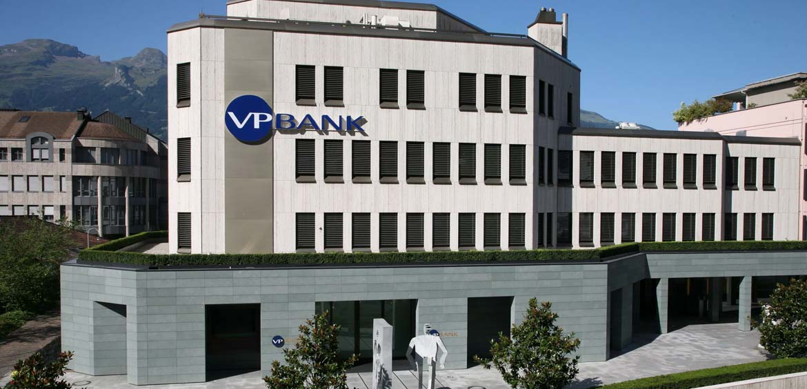 VP Bank заморозил активы клиентов из России