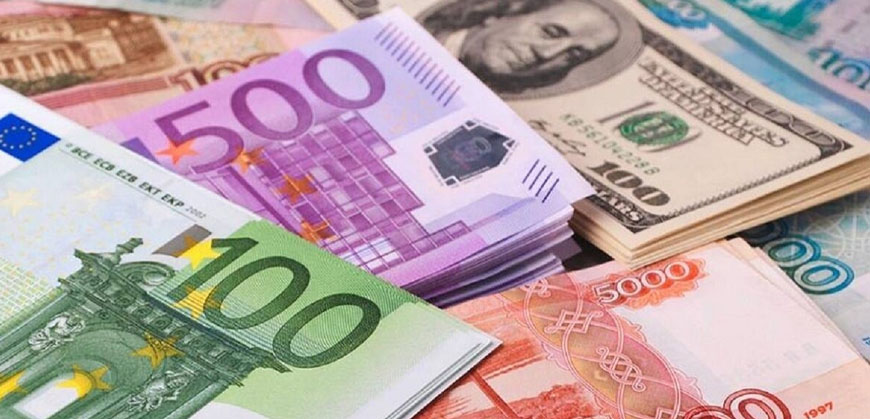 Россияне массово закрывают валютные вклады в Сбере