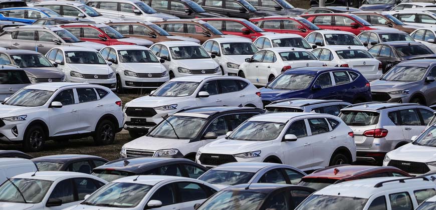 Почти половина россиян не может позволить себе автомобиль