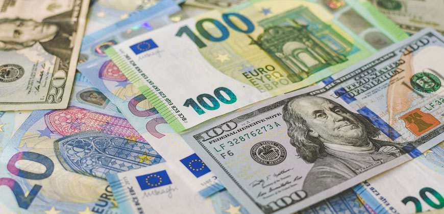 ЦБ РФ продлил ограничения на снятие наличной валюты