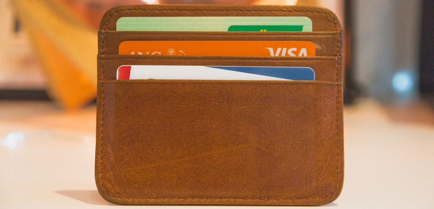 Владельцев кредитных карт больше, чем тех, у кого есть потребкредит